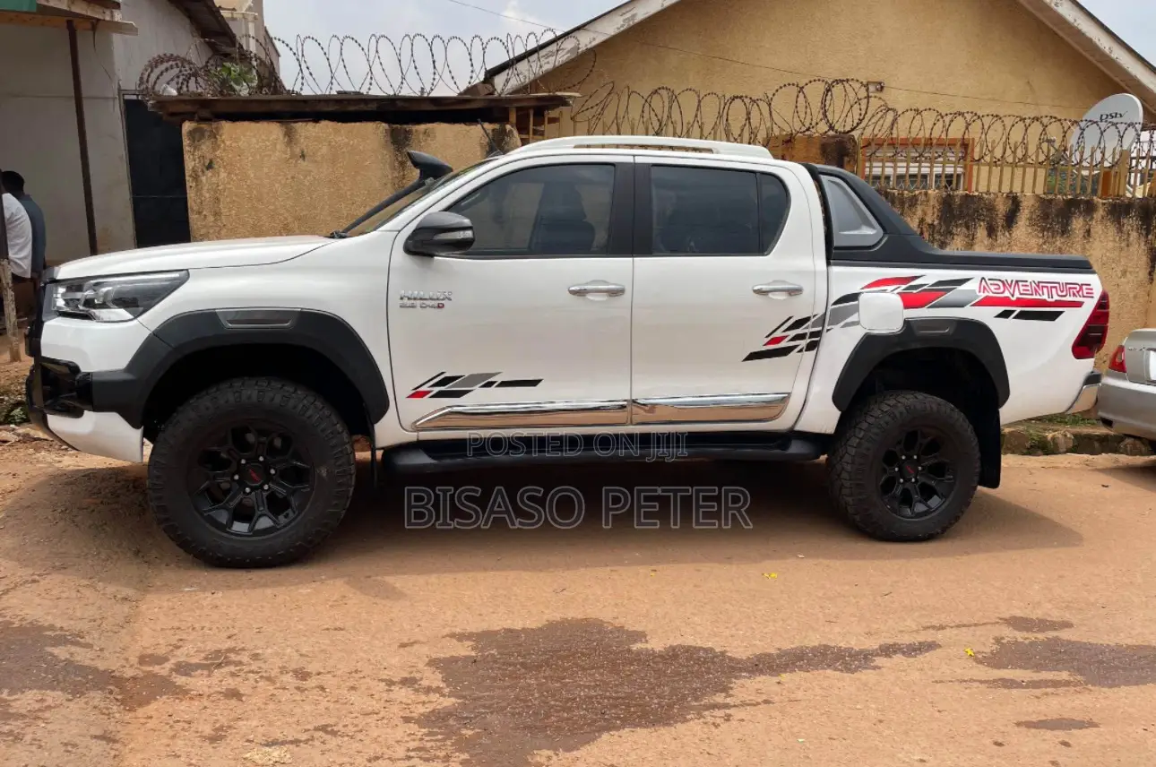 Toyota Hilux Revo Double Cab Deisel 2.4 RWD 2017 White
