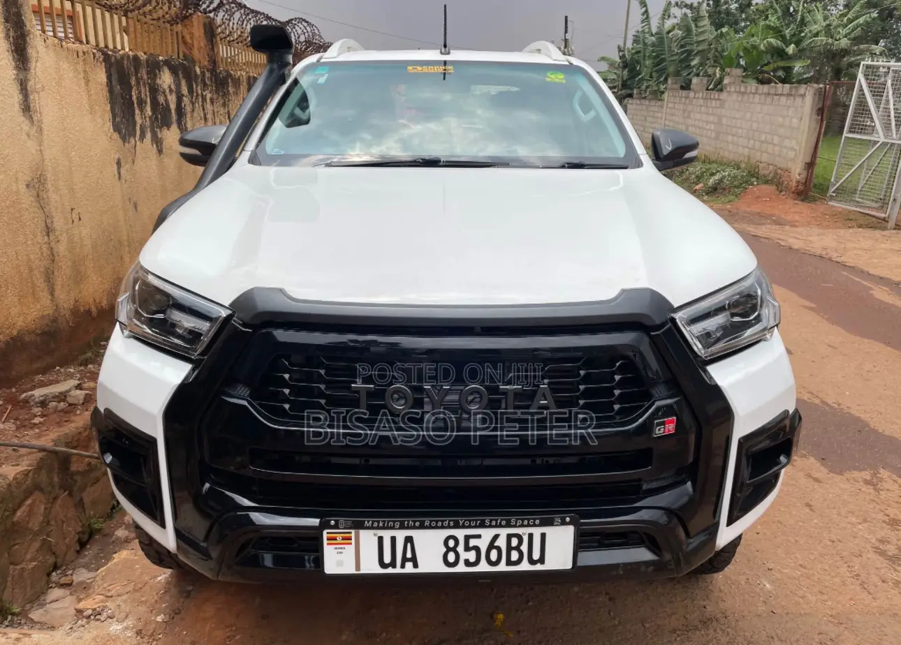 Toyota Hilux Revo Double Cab Deisel 2.4 RWD 2017 White