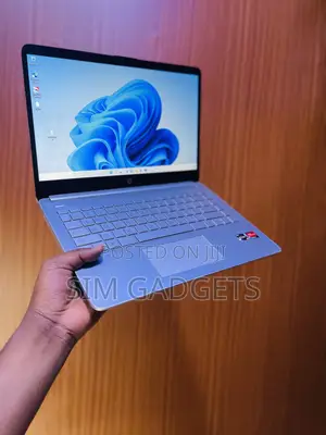 Laptop HP 14-ep0063 8GB AMD Ryzen 3 SSD 256GB
