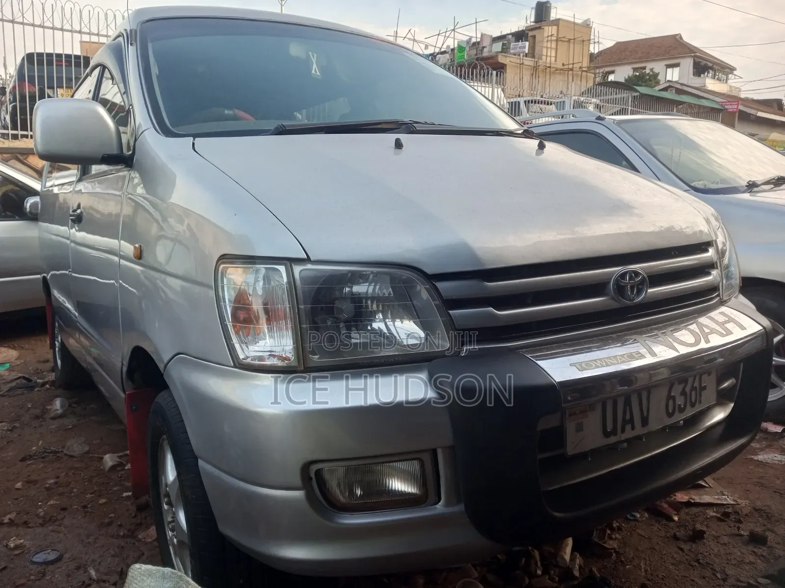 Toyota Noah 2001 Gray