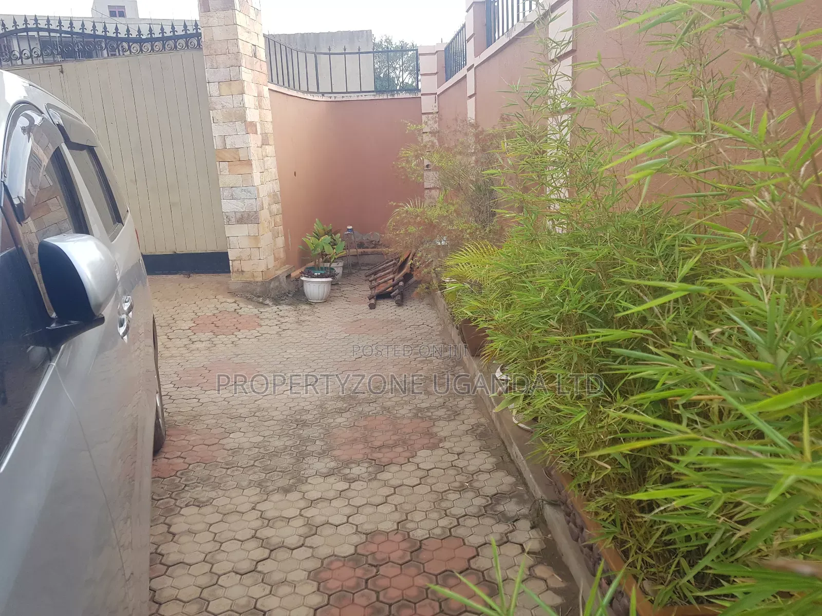 Furnished 3bdrm House in Kawempe for sale