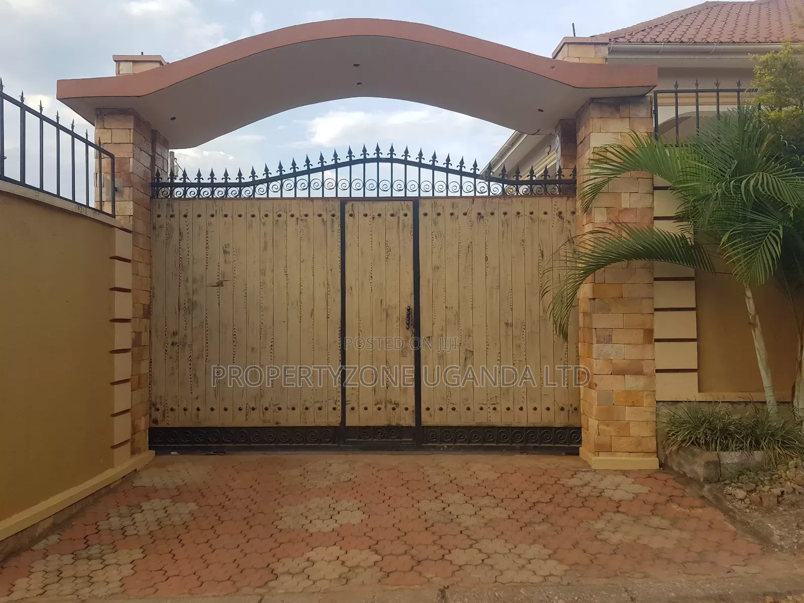 Furnished 3bdrm House in Kawempe for sale