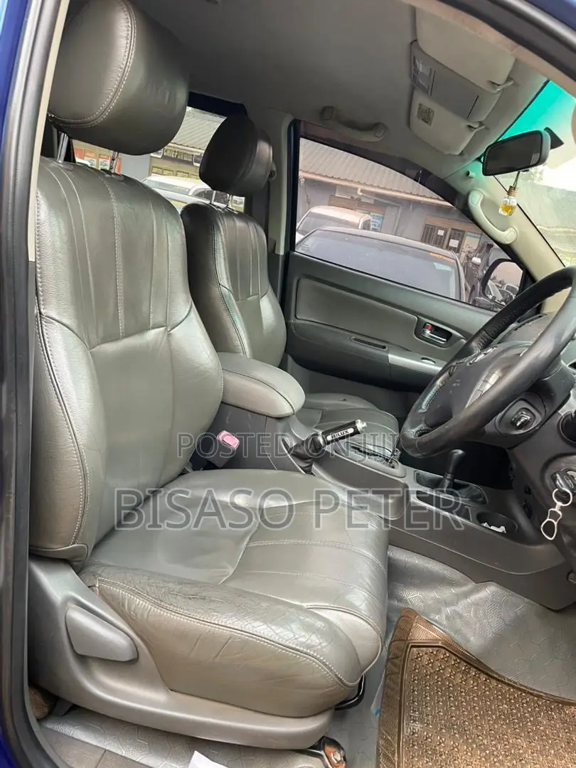Toyota Hilux 2013 Blue
