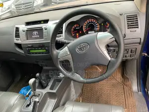 Toyota Hilux 2013 Blue