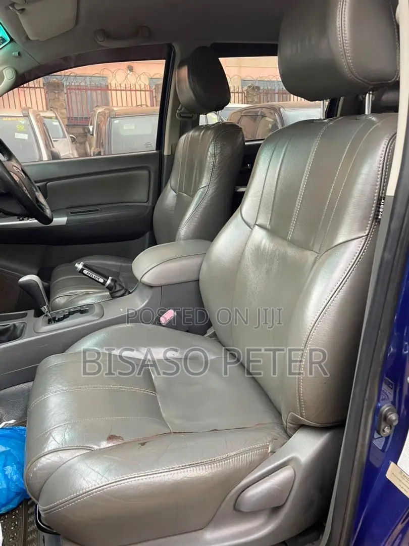 Toyota Hilux 2013 Blue