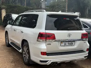 Toyota Land Cruiser 2016 White