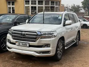 Toyota Land Cruiser 2016 White