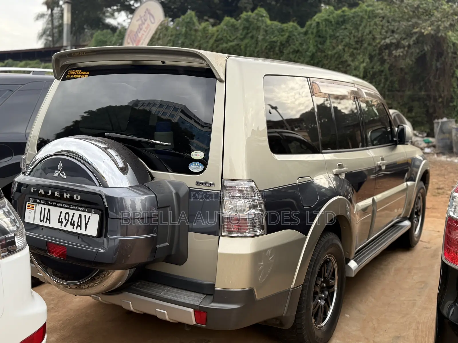 Mitsubishi Pajero 2011 Gold