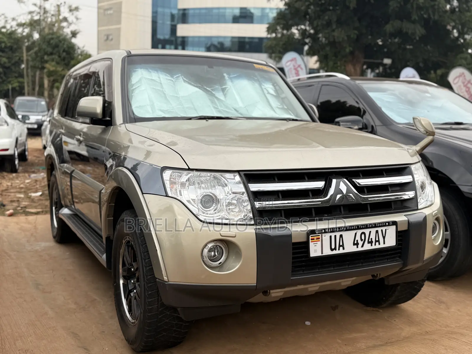 Mitsubishi Pajero 2011 Gold
