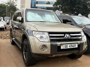 Mitsubishi Pajero 2011 Gold