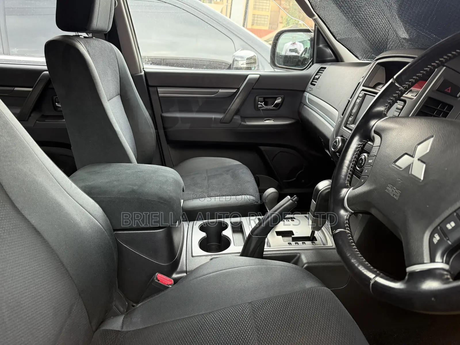 Mitsubishi Pajero 2011 Gold
