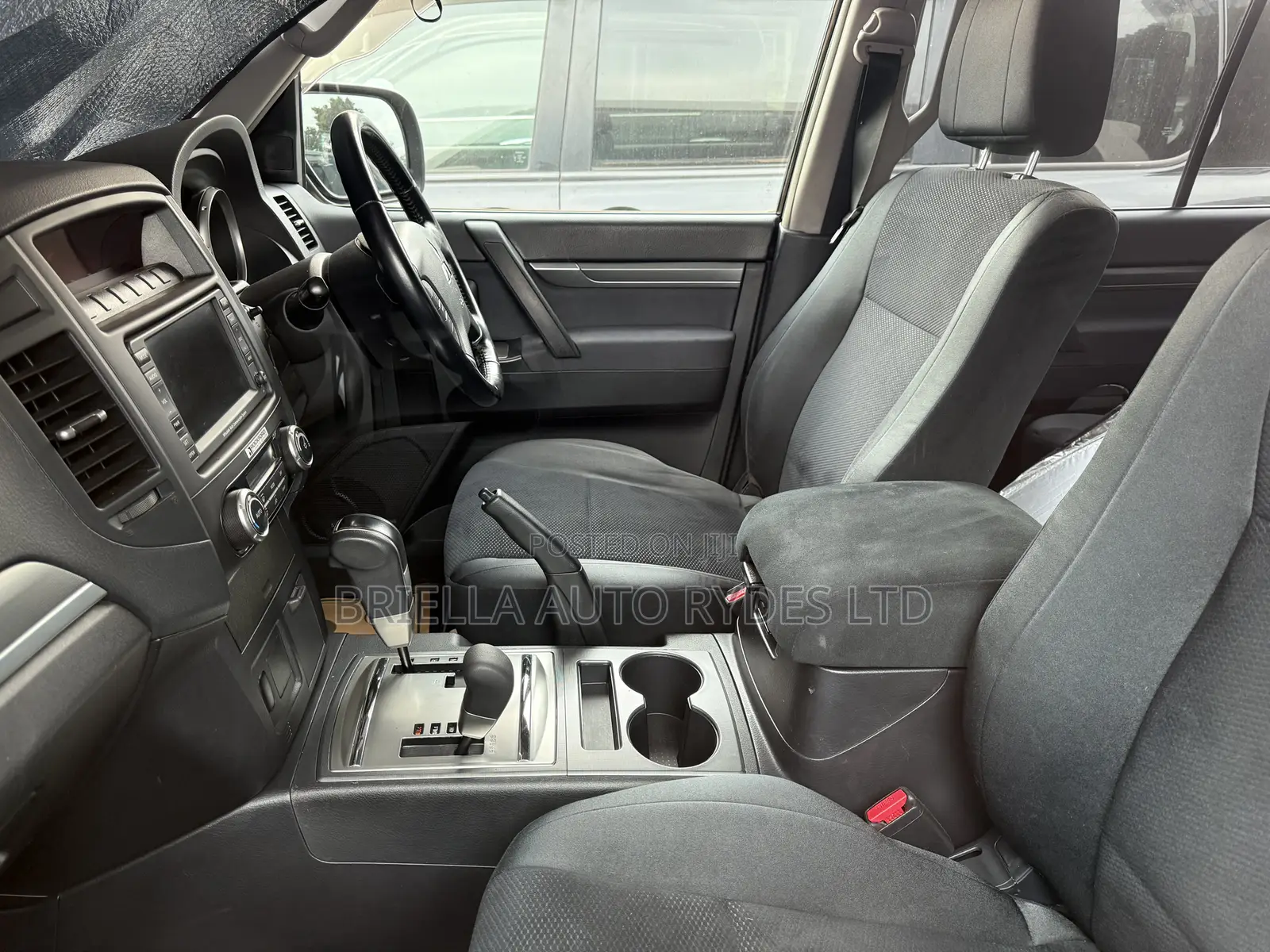 Mitsubishi Pajero 2011 Gold