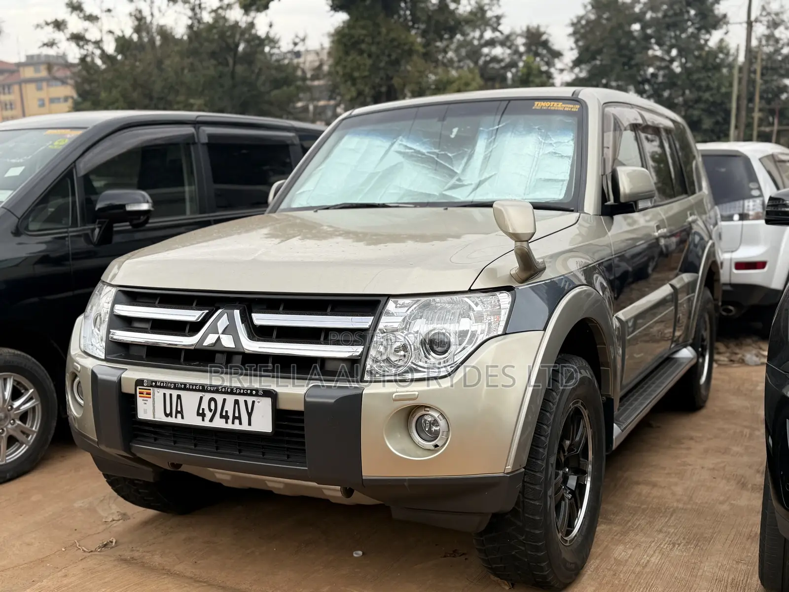 Mitsubishi Pajero 2011 Gold