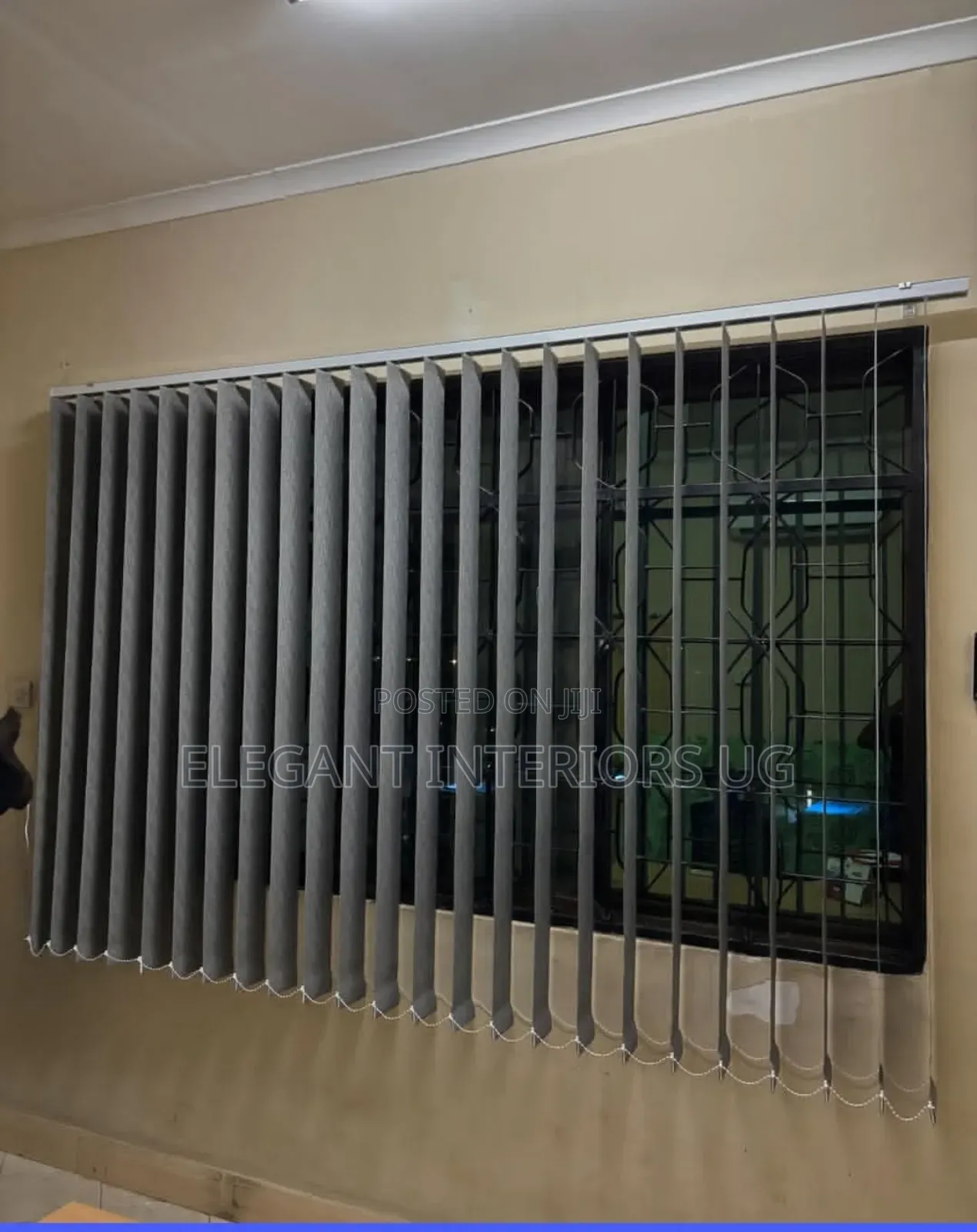 Elegant Office Window Blinds Available in Square Meters at Cheap Price