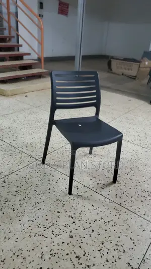 Heavy Duty and Stylish Plastic Chairs Plastic Chairs