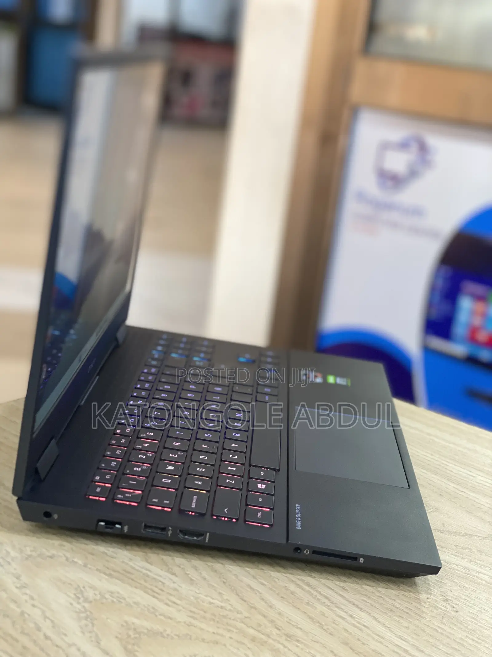 New Laptop HP Omen 15 16GB AMD Ryzen 7 SSD 512GB
