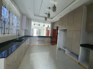 5bdrm Mansion in Munyonyo, Makindye for sale