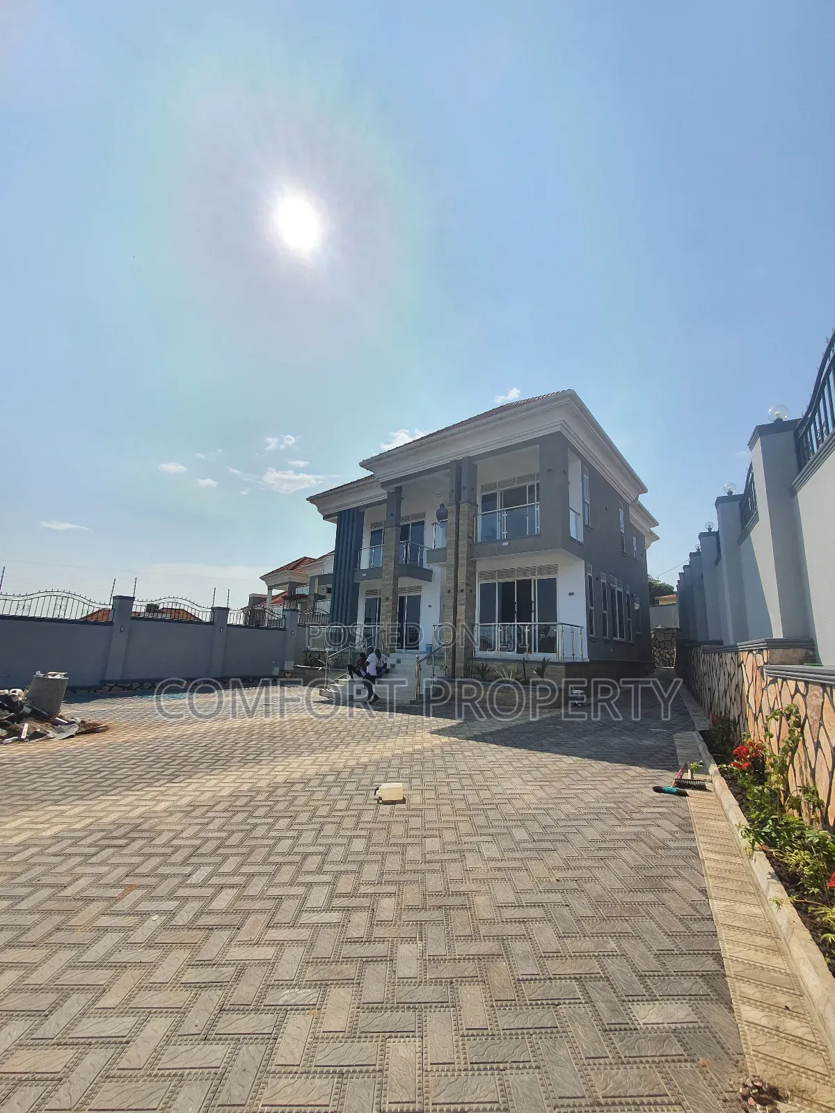 5bdrm Mansion in Munyonyo, Makindye for sale