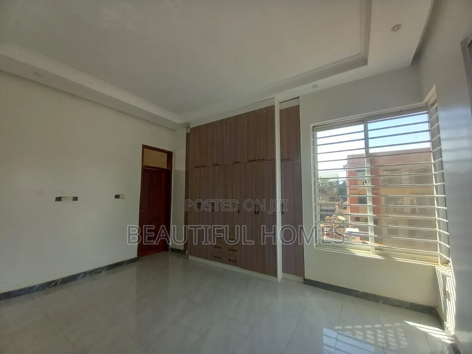 Furnished 4bdrm Duplex in Kira for sale