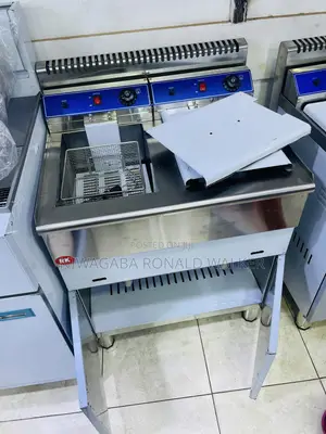Commercial Double Basket Gas Deep Fryer With a Storage Drain Tap
