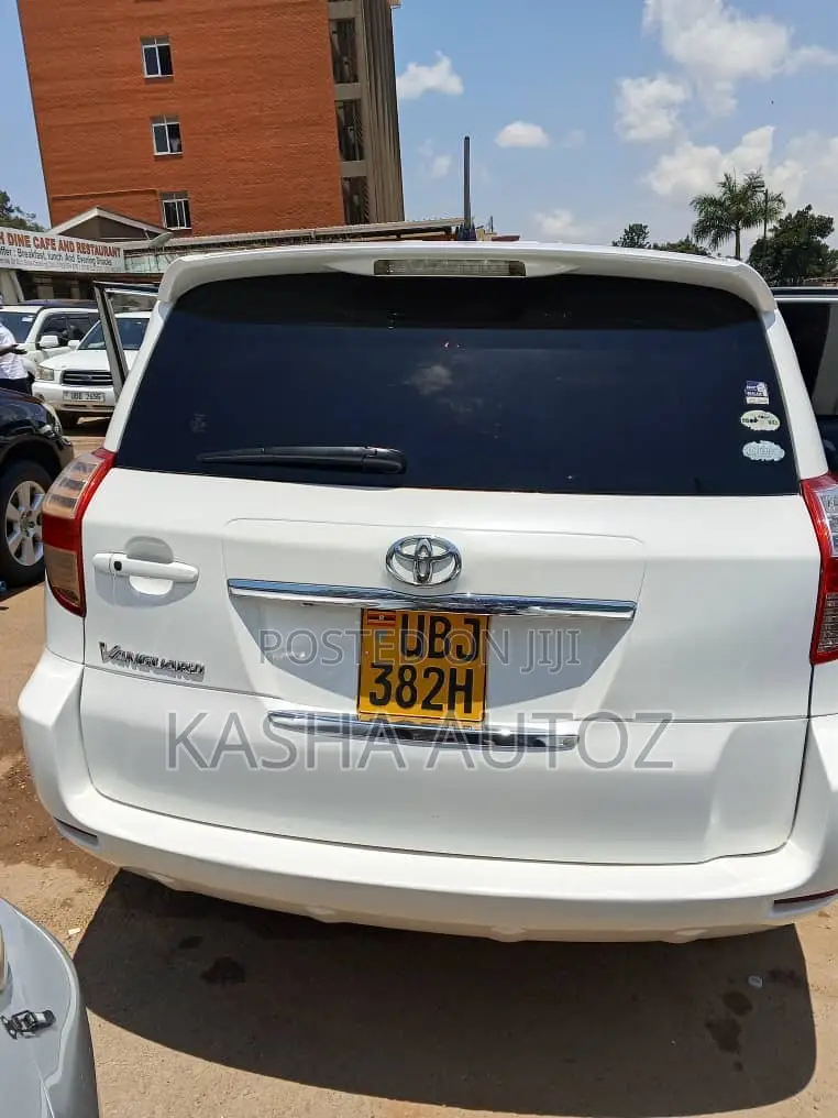 Toyota Vanguard 2009 White