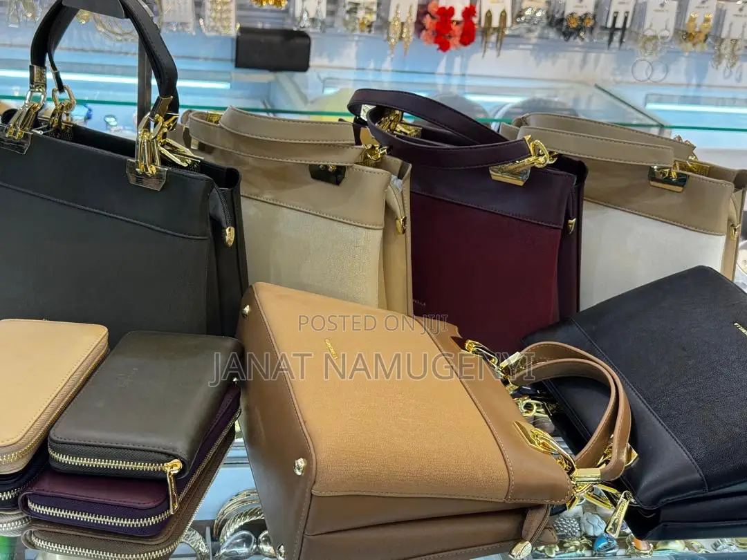 Chris Bella Bag With Golden Handle and a Wallet