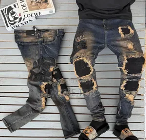 Amiri Damaged Jeanshv