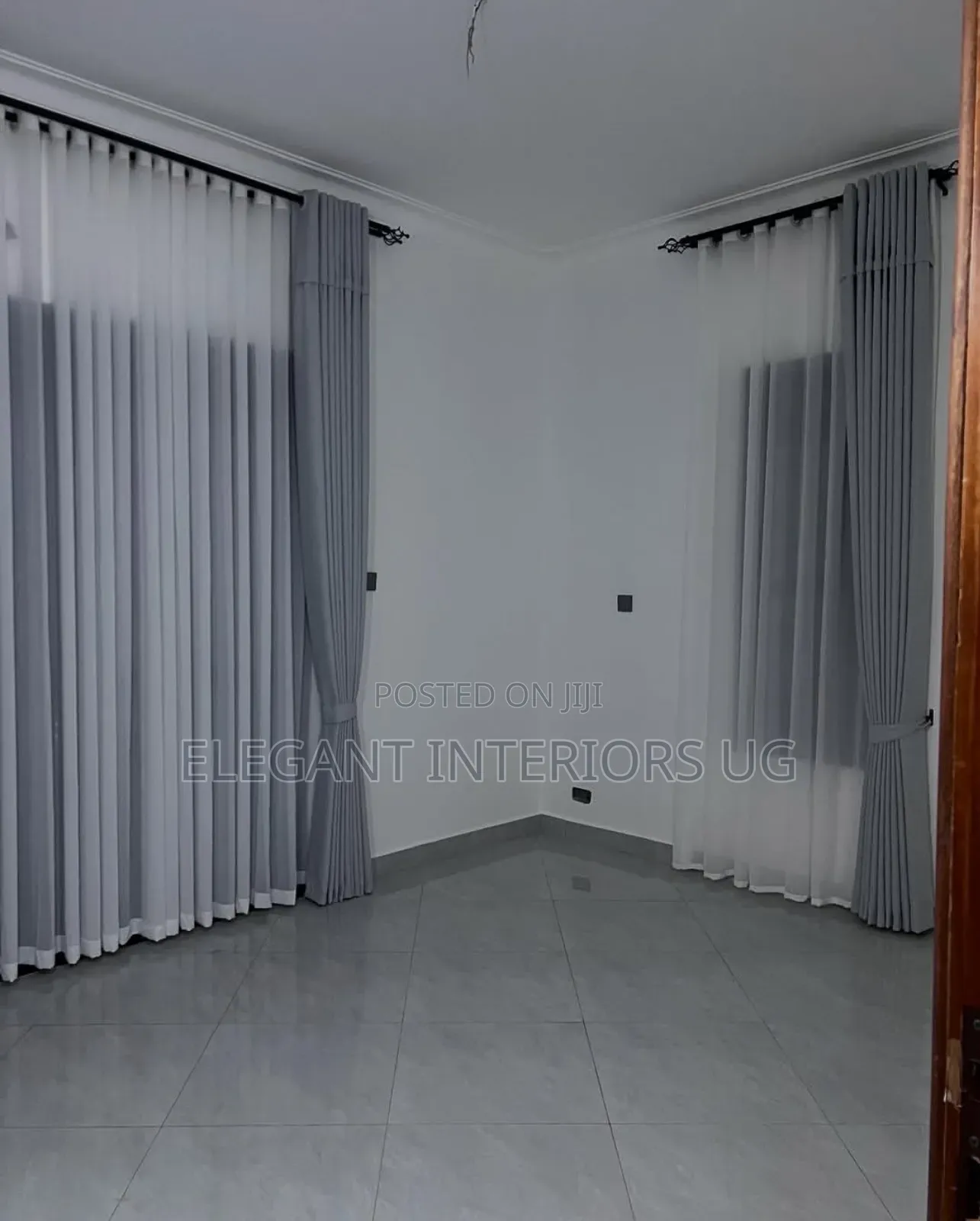 Curtains in Heavy and Light Materials Available at Favorable Price