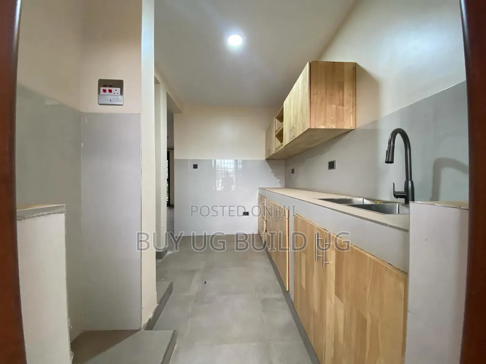 3bdrm Apartment in Kiwatule Kampala, Central Division for rent