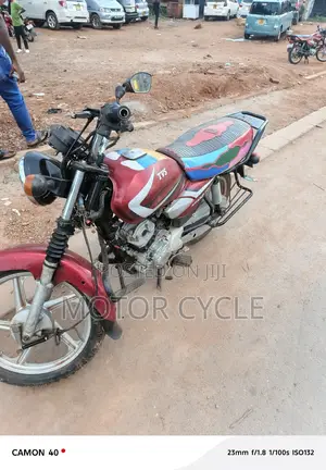 TVS HLX 125 2022 Red