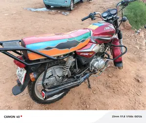 TVS HLX 125 2022 Red