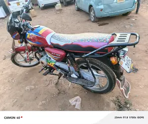 Bajaj Boxer 125 2023 Red