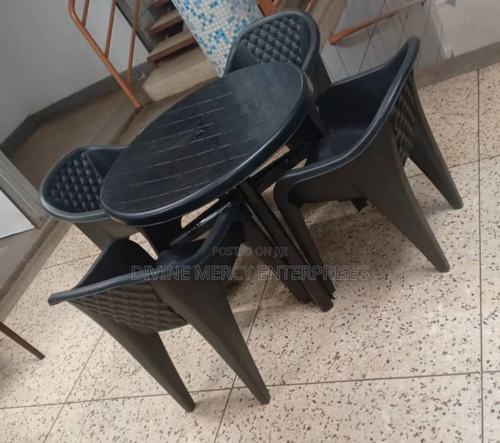 Gardens Chair and Table