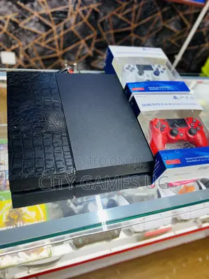 Playstation 4 Standard With Free Games