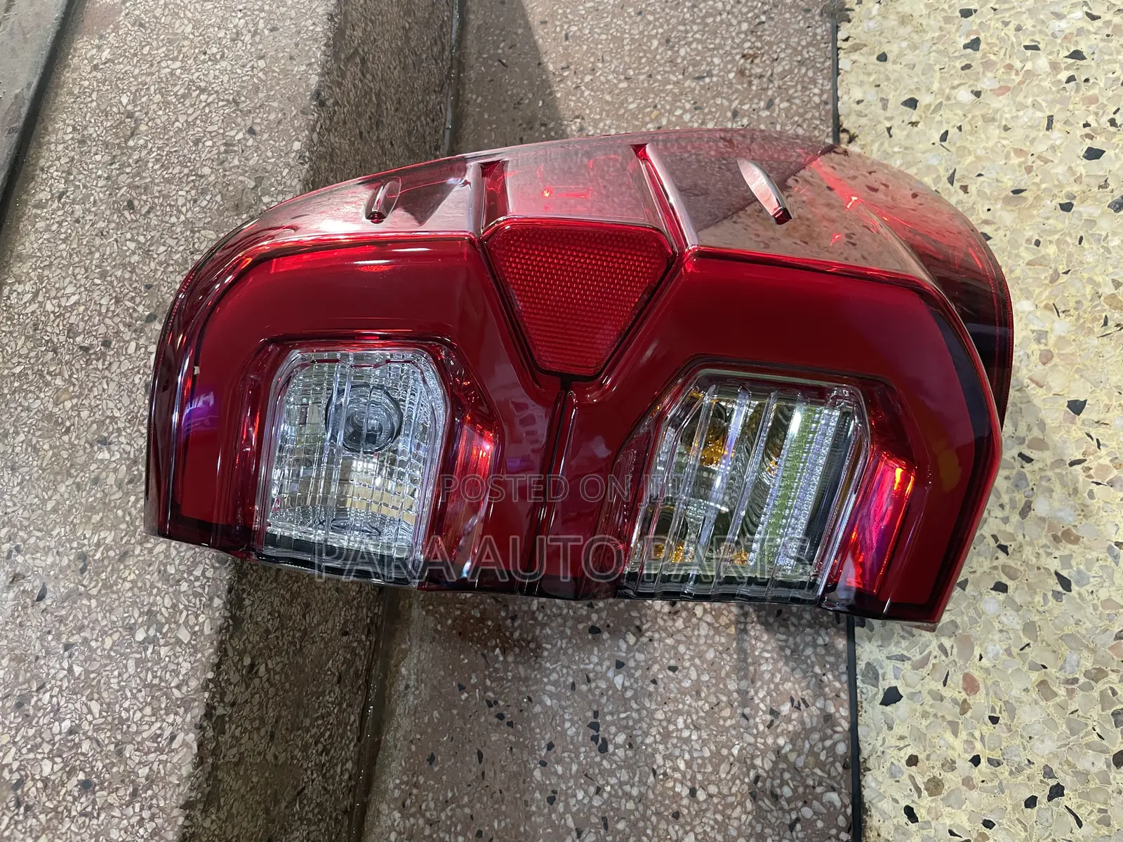 Hillux Revo 2020-2022 Taillight