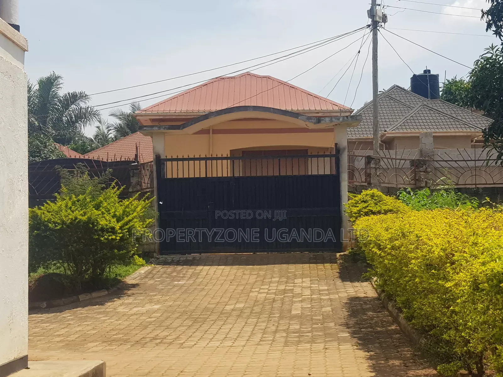 Furnished 6bdrm Mansion in Kawempe for sale