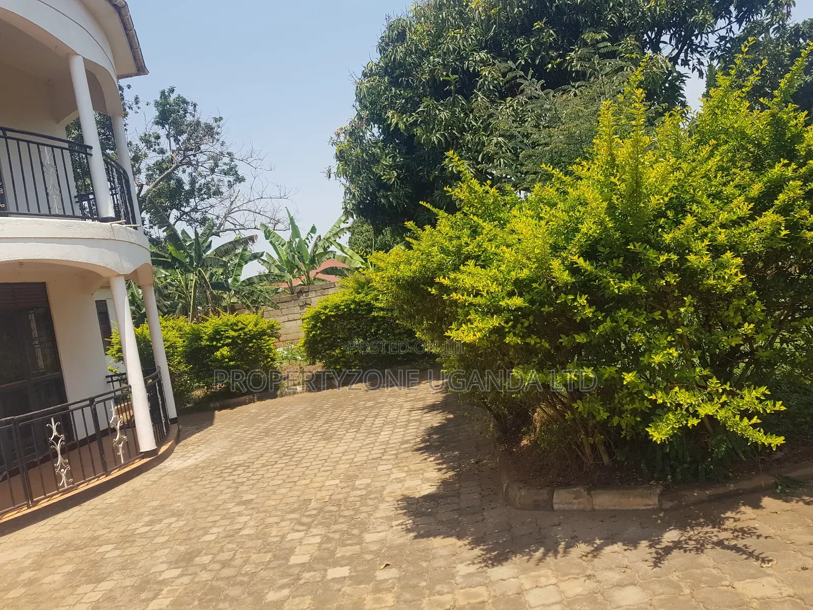 Furnished 6bdrm Mansion in Kawempe for sale