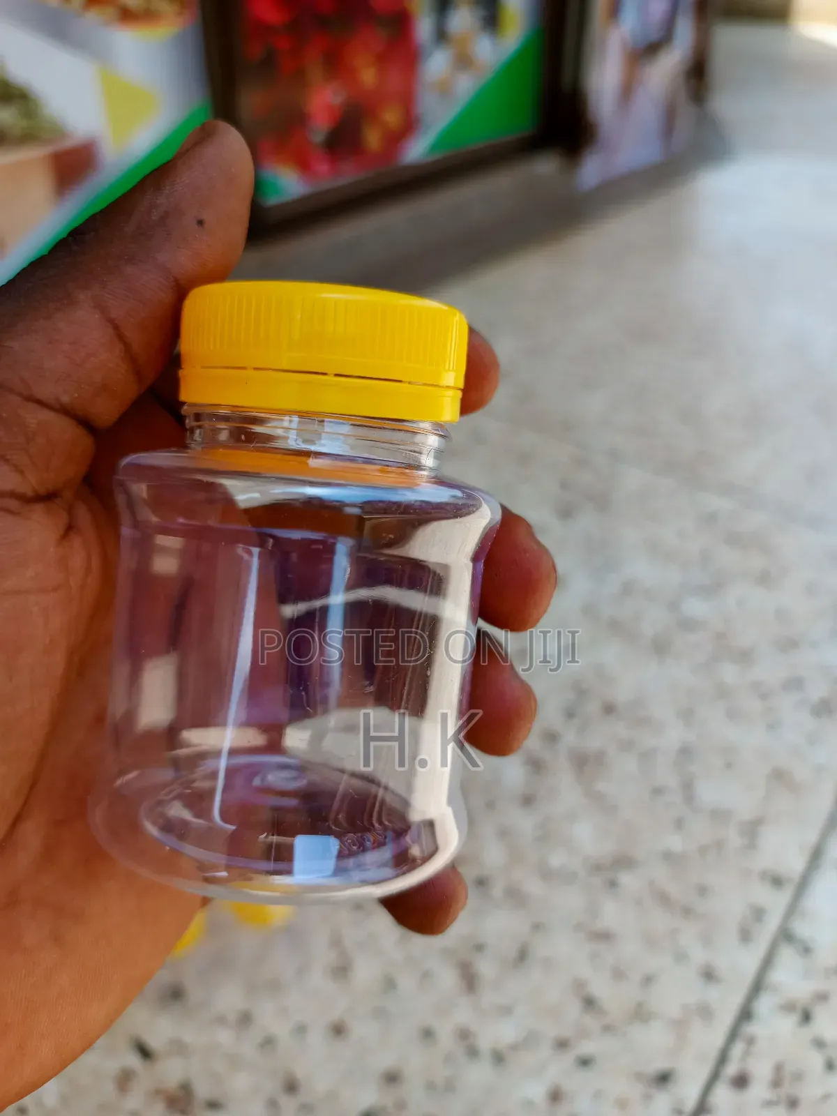 120ml Disposable Clear Plastic Bottle With a Yellow Screw-on Lid 1