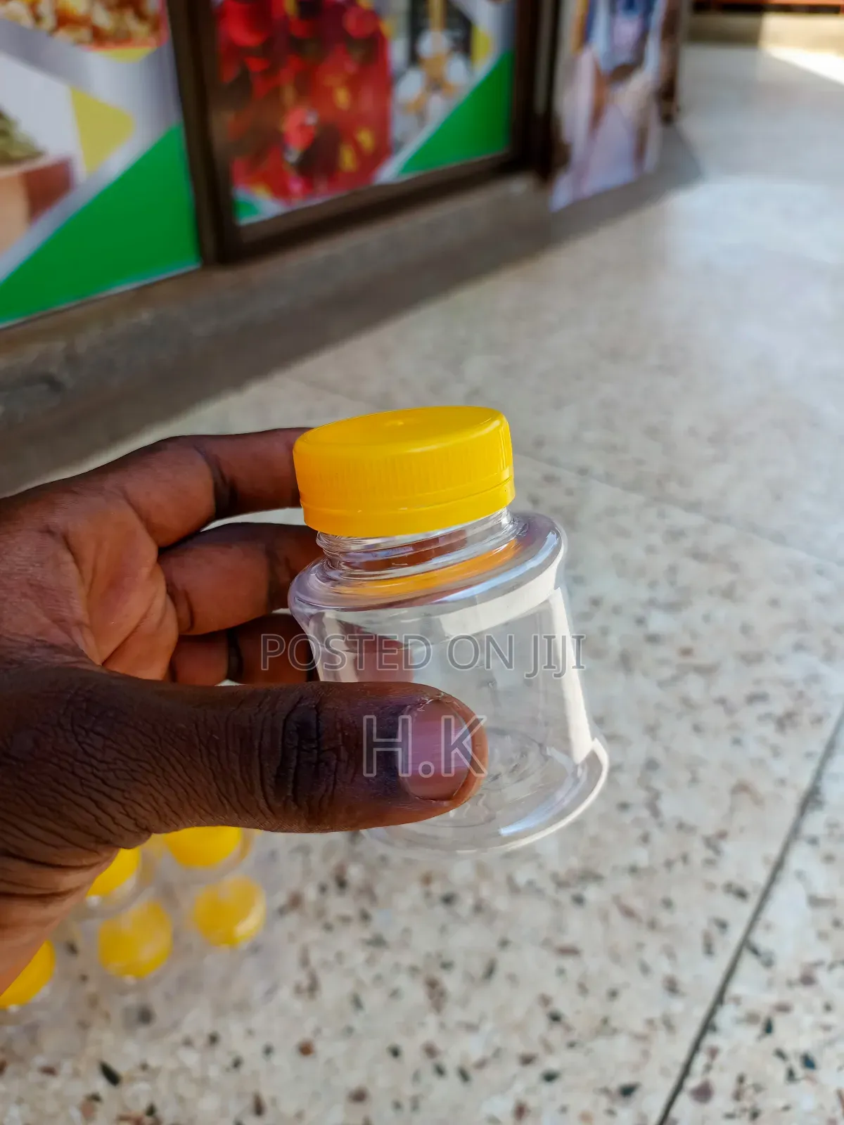 120ml Disposable Clear Plastic Bottle With a Yellow Screw-on Lid 1