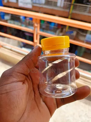 120ml Disposable Clear Plastic Bottle With a Yellow Screw-on Lid 1