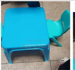 Kids Plastic Reading Table With Chairs