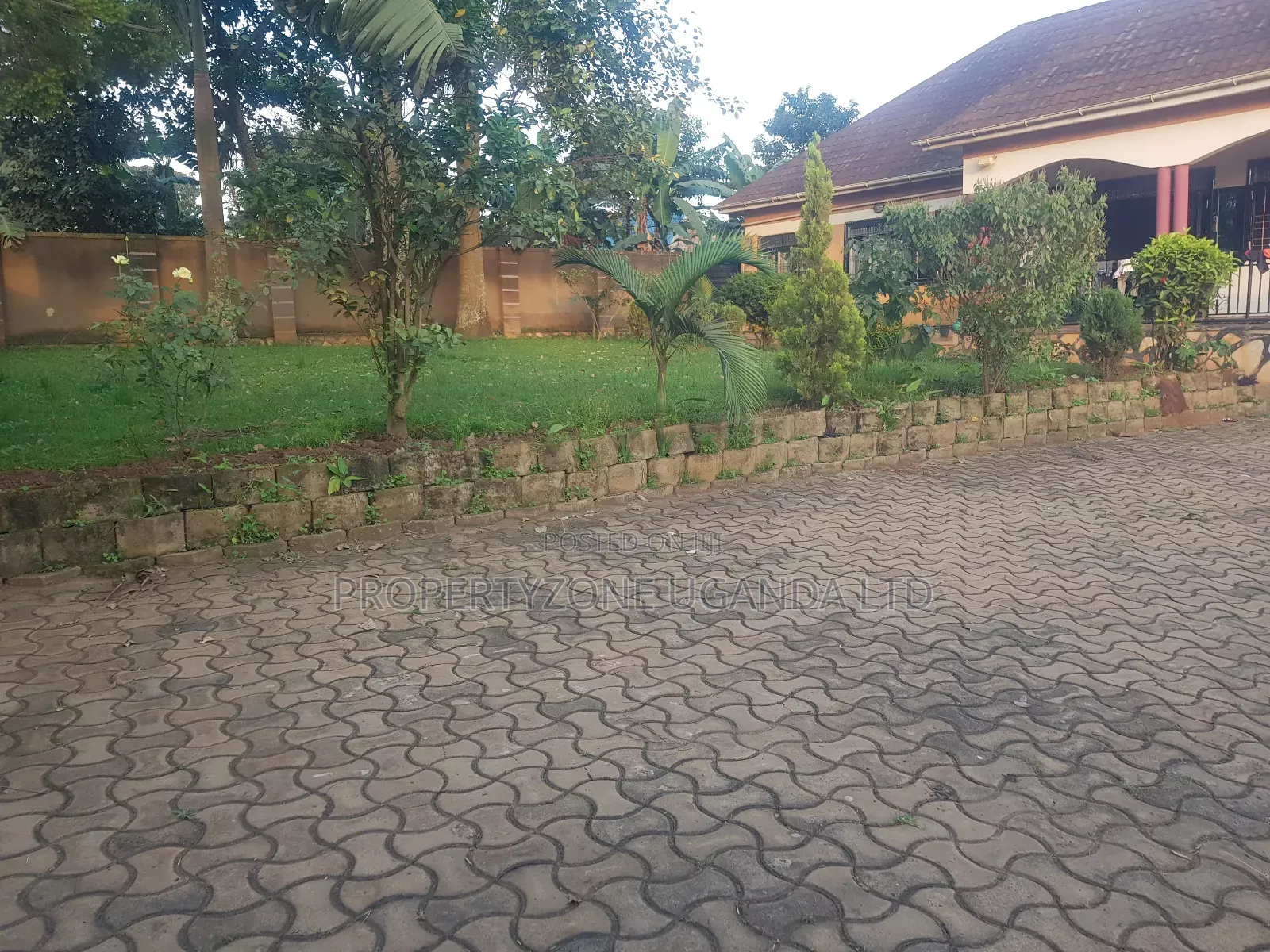 Furnished 5bdrm Bungalow in Kawempe for sale