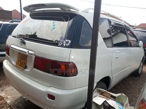 Toyota Ipsum 2000 White