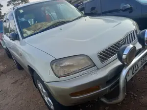 Toyota RAV4 Base FWD 1999 White
