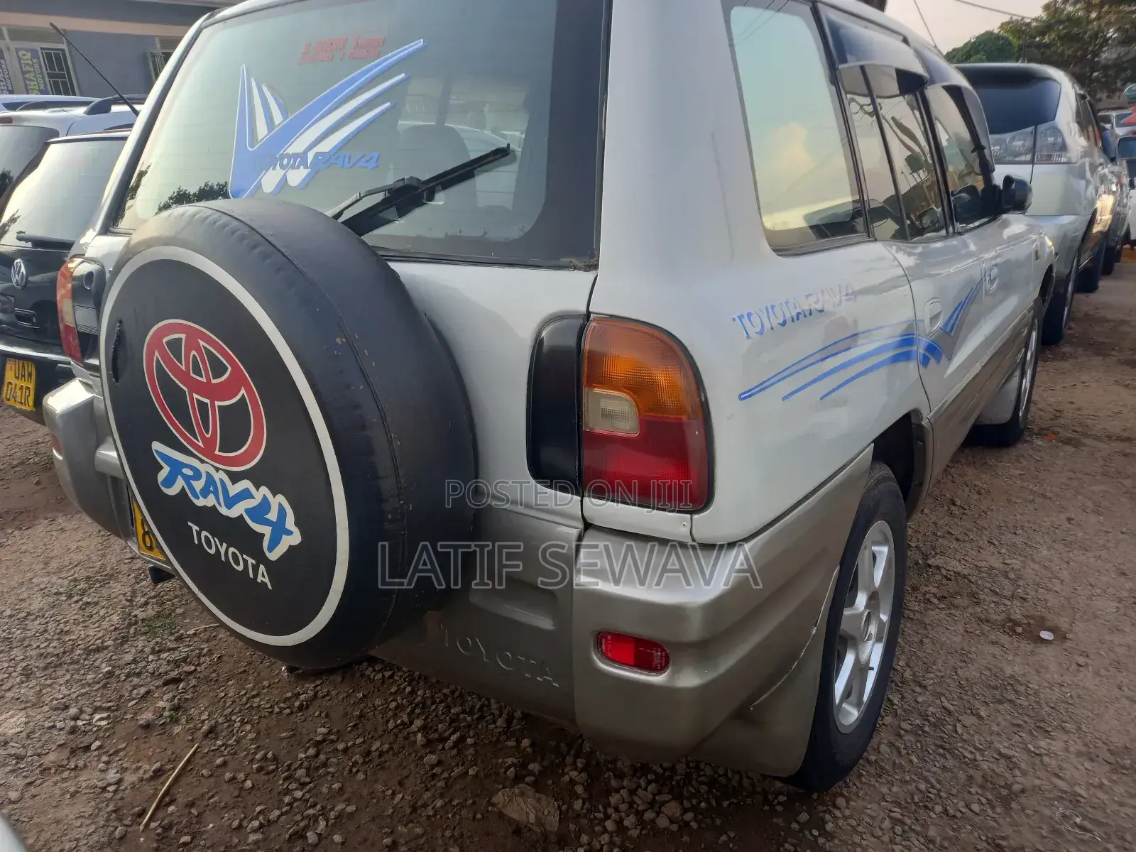 Toyota RAV4 Base FWD 1999 White