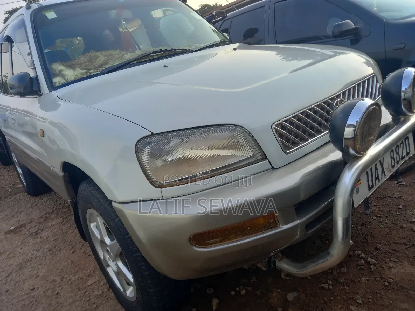 Toyota RAV4 Base FWD 1999 White