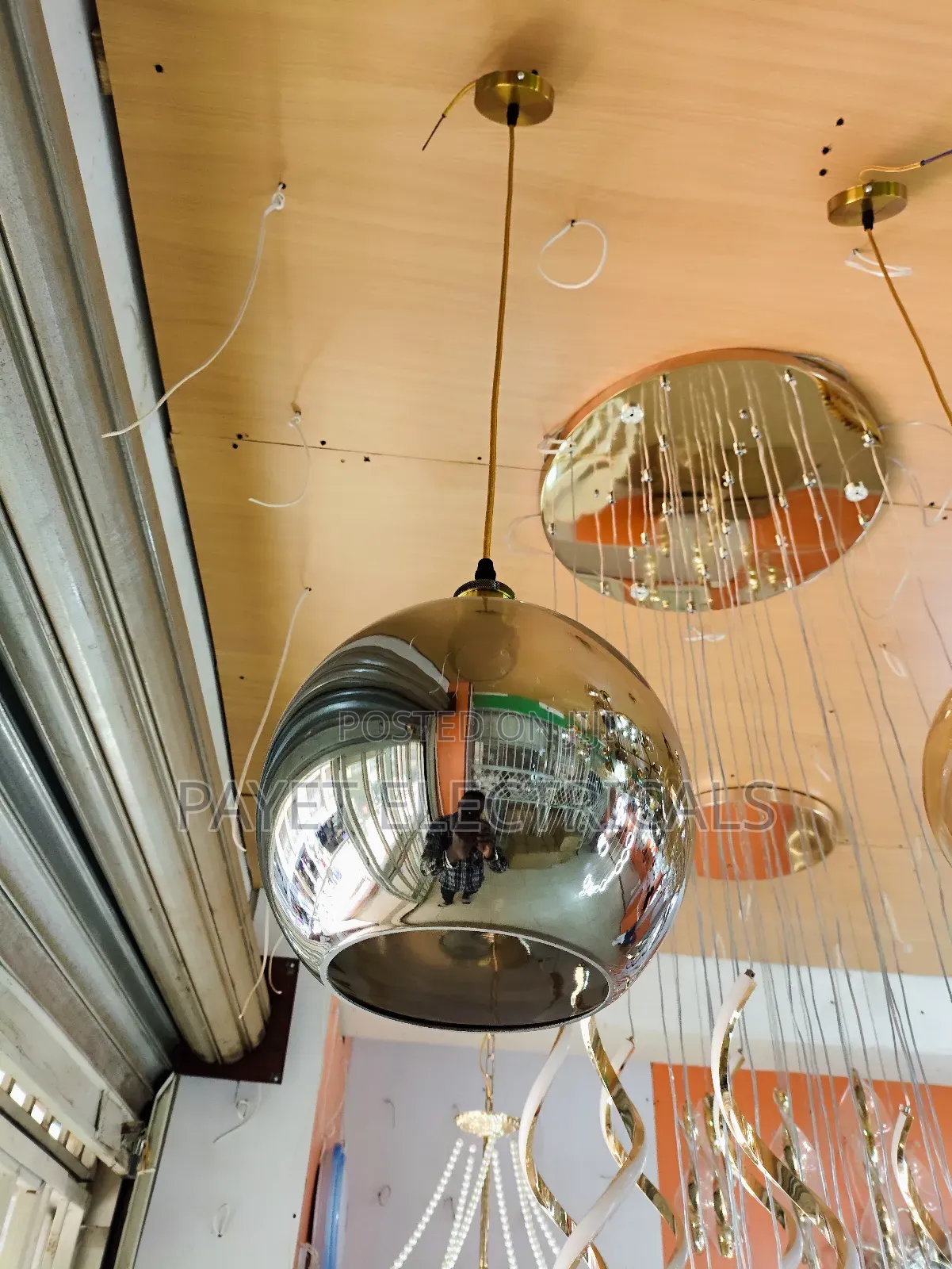 Unique Glass Pendant Lamp for Restaurants and Kitchens