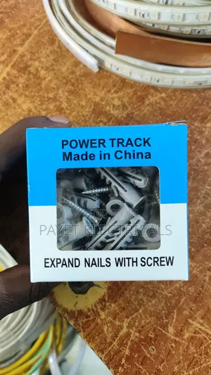 Plastic Wall Plugs With Screws 8mm