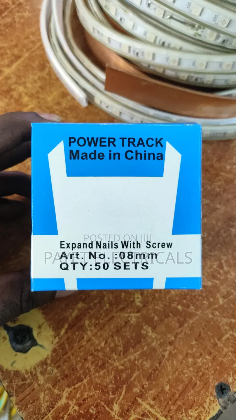 Plastic Wall Plugs With Screws 8mm