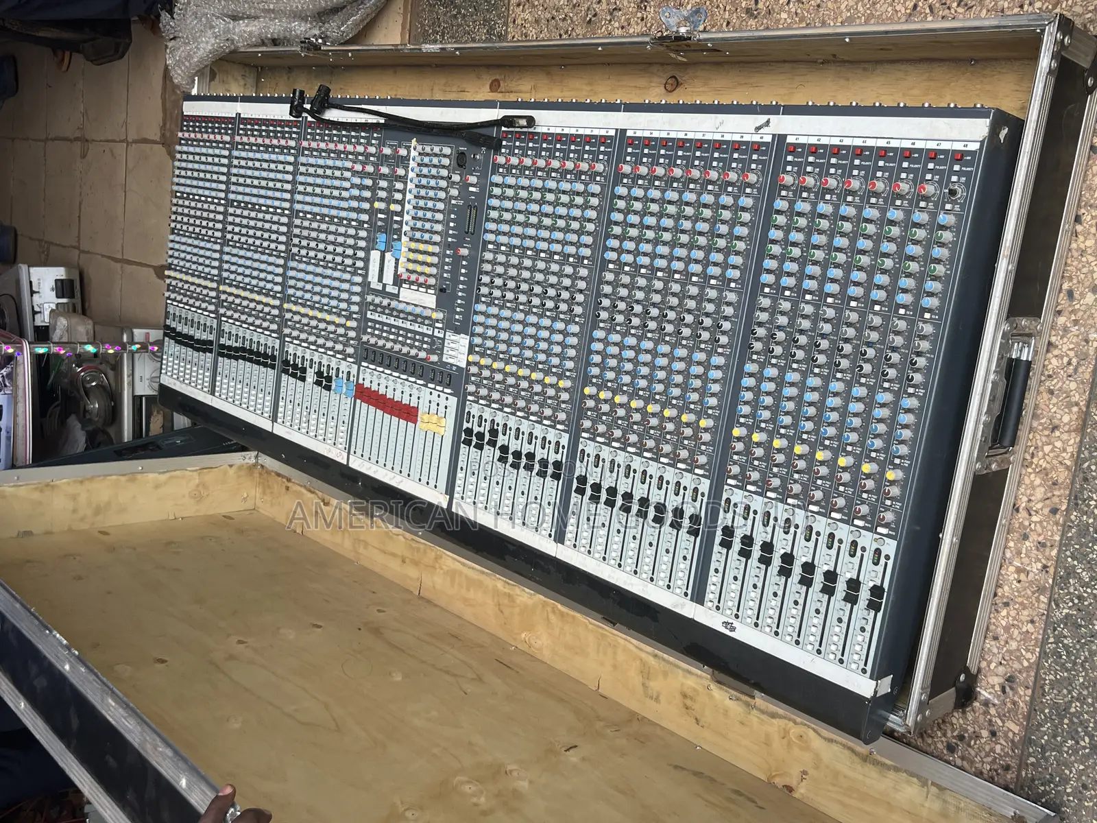 Allen and Heath Professional Power Mixer With 60 Channels With Case
